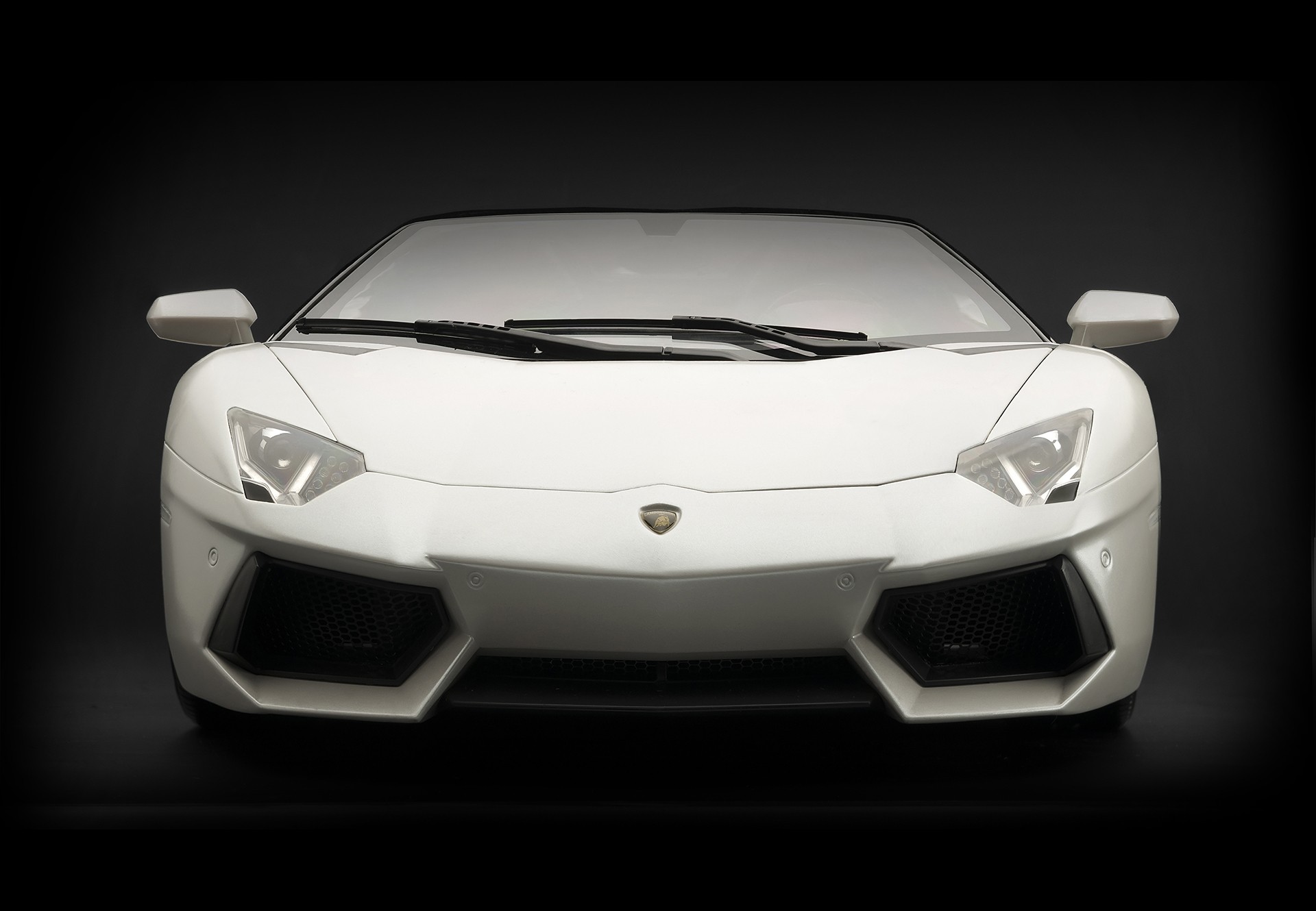 HK104 Lamborghini Aventador Roadster Bianco Canopus (Полуматовый белый)